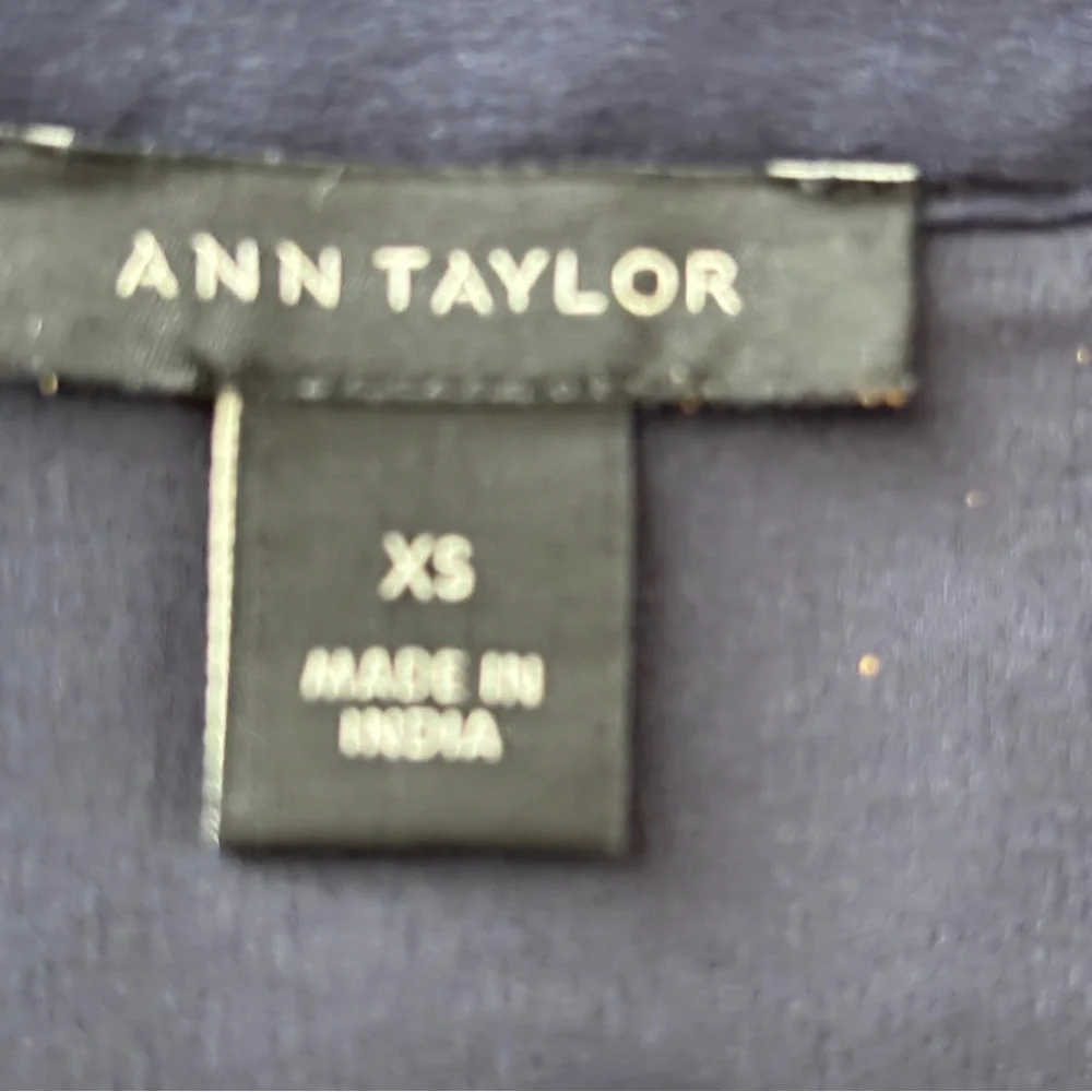 Ann Taylor XS Navy Blue with White Trim Boat Neck Blouse Slit Sleeves NWT - Picture 8 of 12